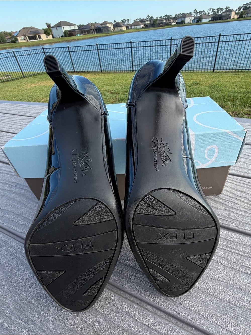 LIFE STRIDE LIVELY WOMEN'S BLACK PATENT ROUND-TOE HEELS - Picture 7 of 10